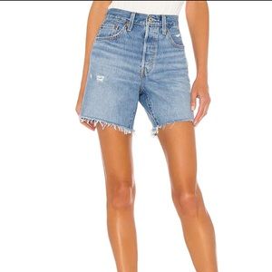 Levi’s 501 mid thigh denim shorts size 29
